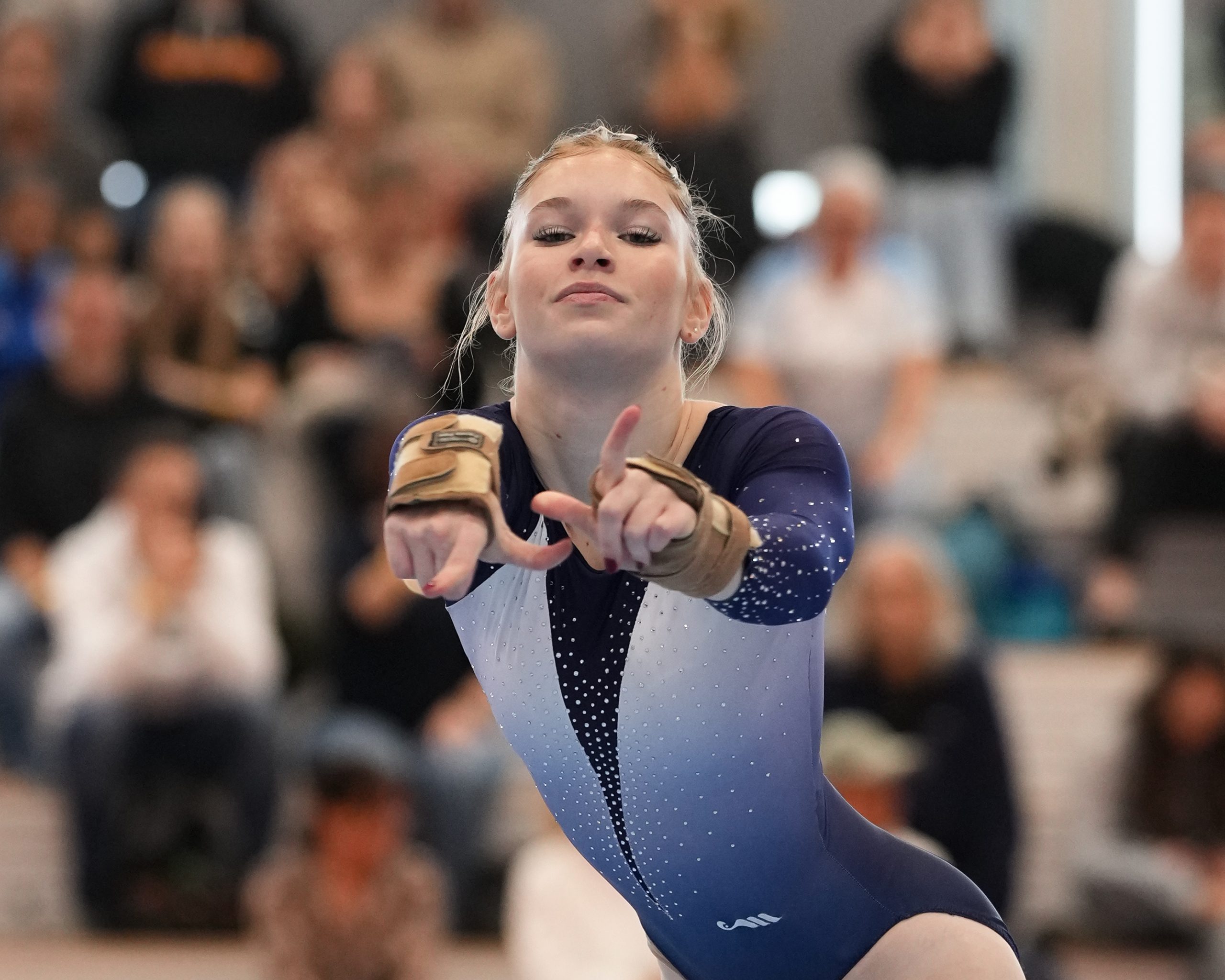 Lene Bauer am Boden beim "Signature Move" / "NeckarGym fight and win", Fotographin: Janett Pietsch