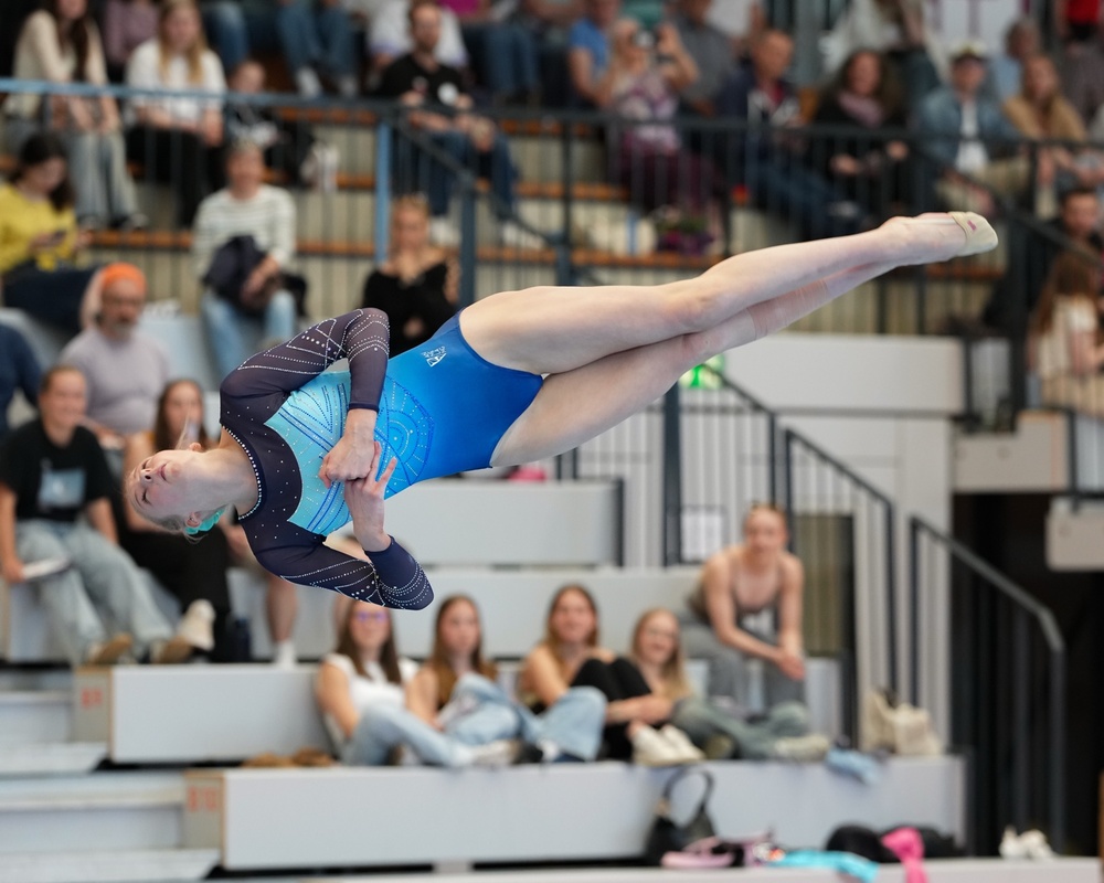 Johanna Kern beim Schraubensalto am Boden, Foto Janett Pietsch