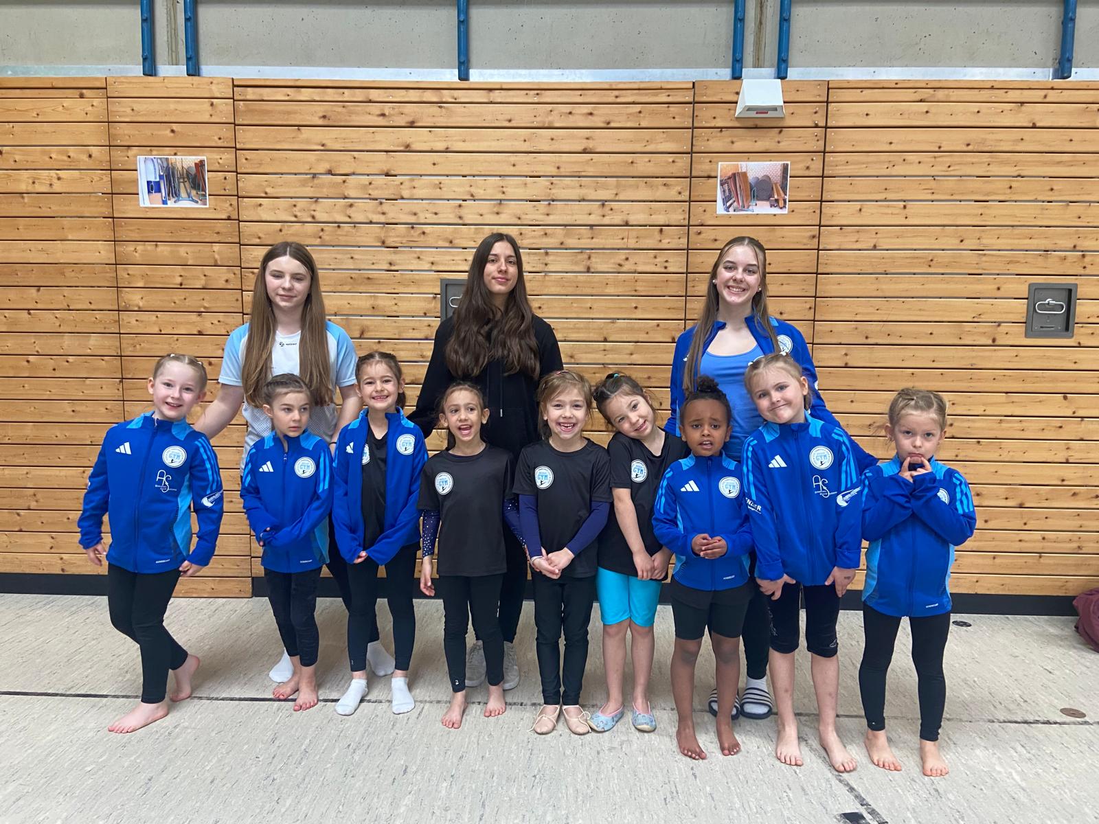 Unsere Turnerinnen beim Hallenbergfest