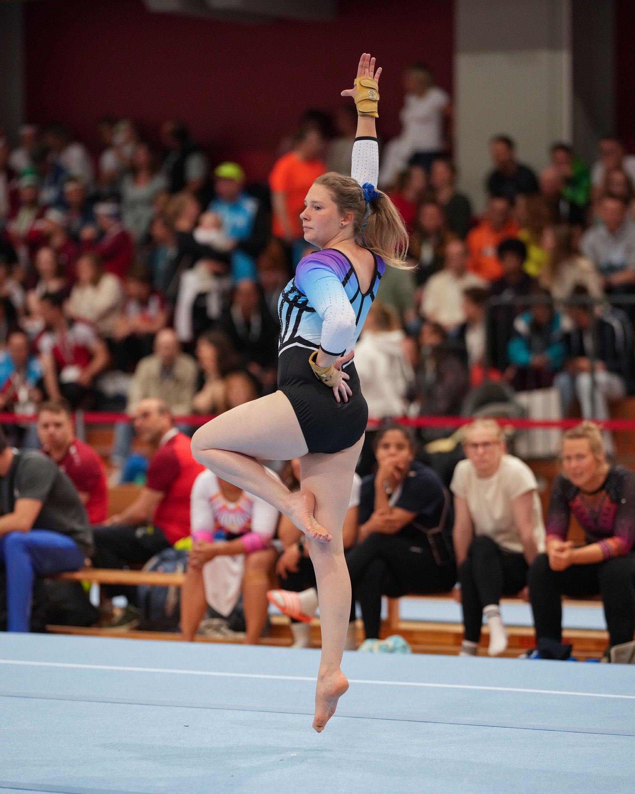 Janin am Boden, Fotographin: Janett Pietsch