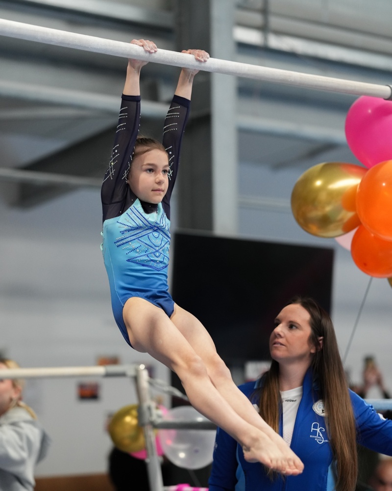 Malia Lang am Stufenbarren, Bild: Janett Pietsch