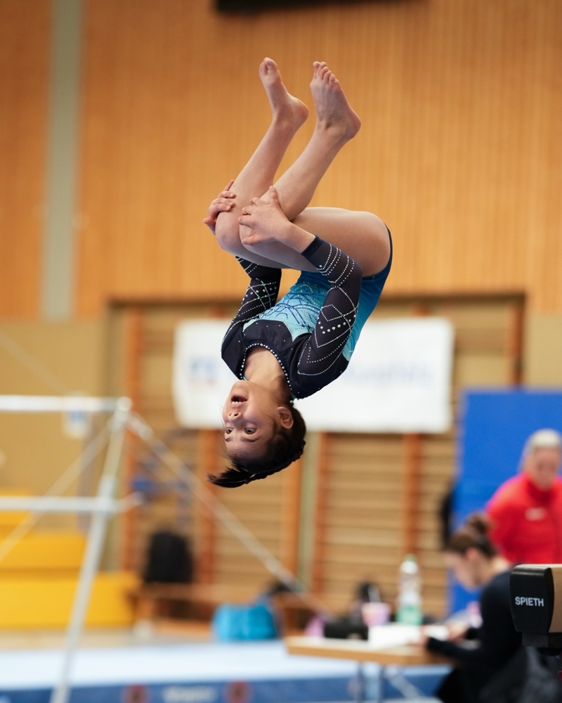 Clara Conte beim Abgang am Schwebebalken mit einem Salto rückwärts, Foto: Janett Pietsch